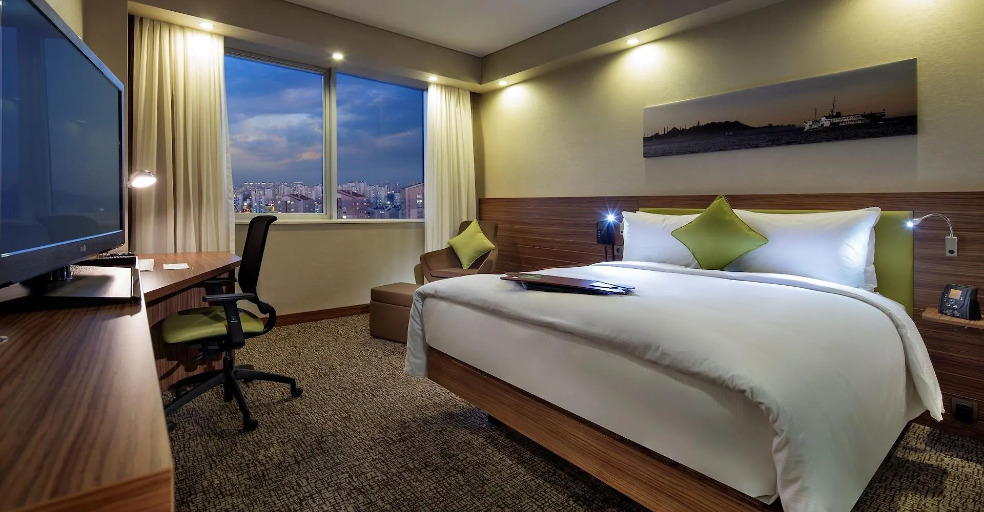 ***  מלון Hampton By Hilton Istanbul Kayasehir טורקיה