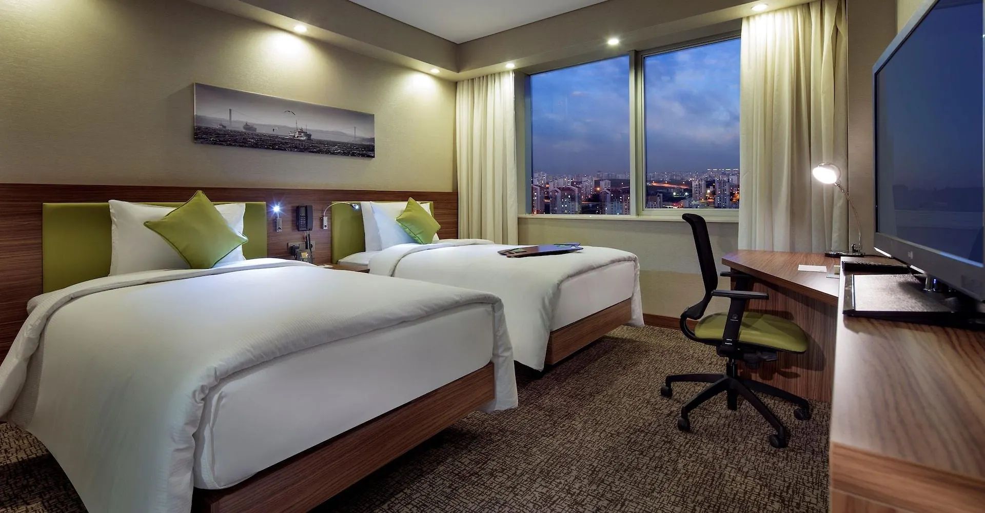 מלון Hampton By Hilton Istanbul Kayasehir