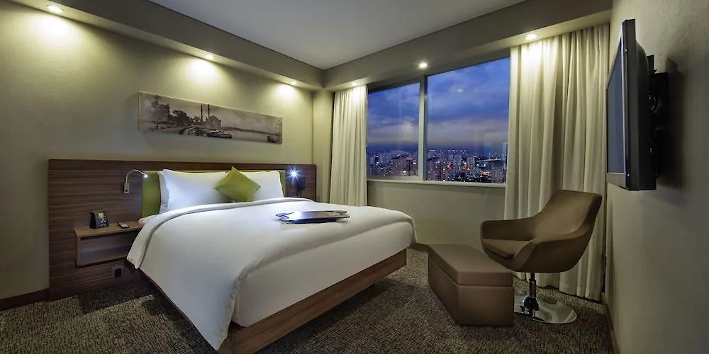 מלון Hampton By Hilton Istanbul Kayasehir