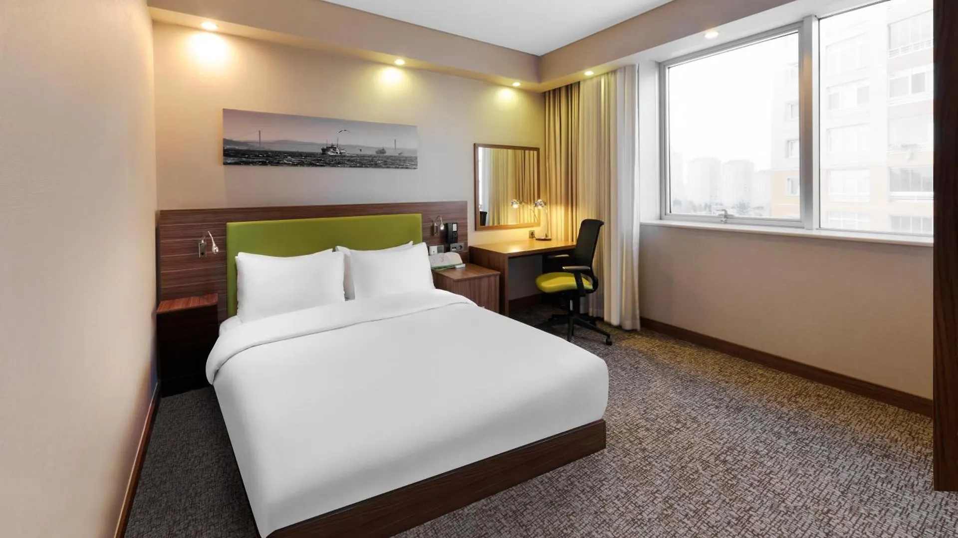 מלון Hampton By Hilton Istanbul Kayasehir