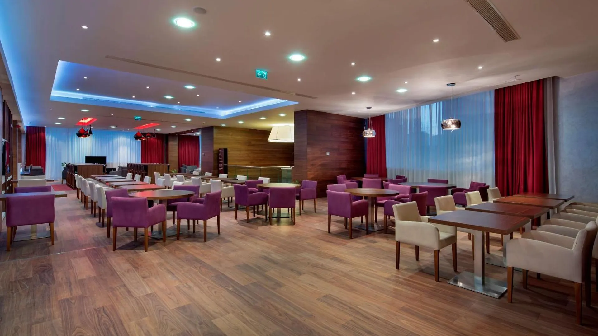 ***  מלון Hampton By Hilton Istanbul Kayasehir טורקיה