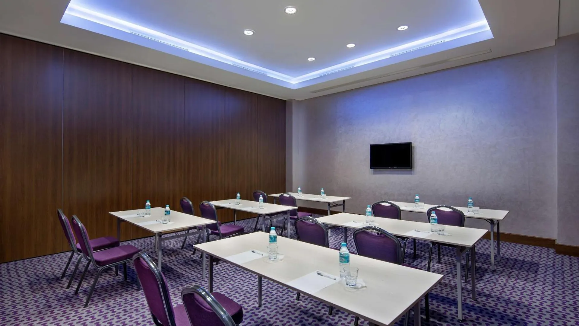 מלון Hampton By Hilton Istanbul Kayasehir
