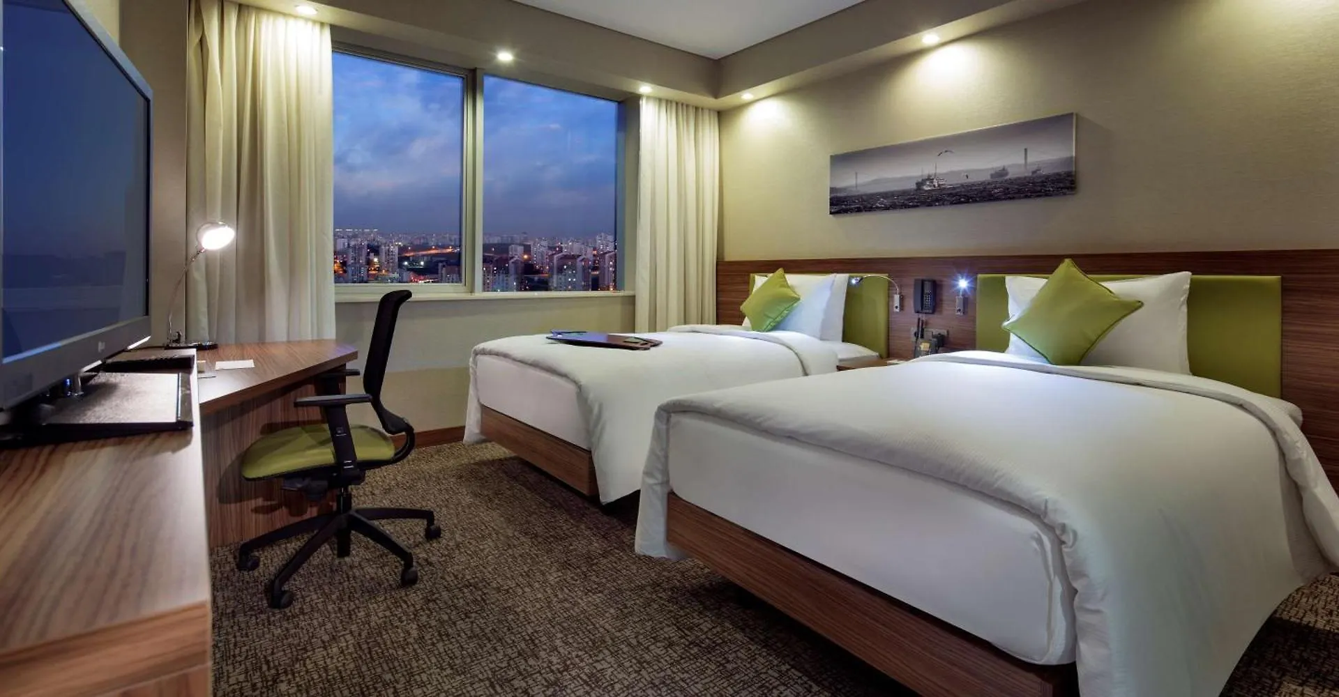 מלון Hampton By Hilton Istanbul Kayasehir טורקיה