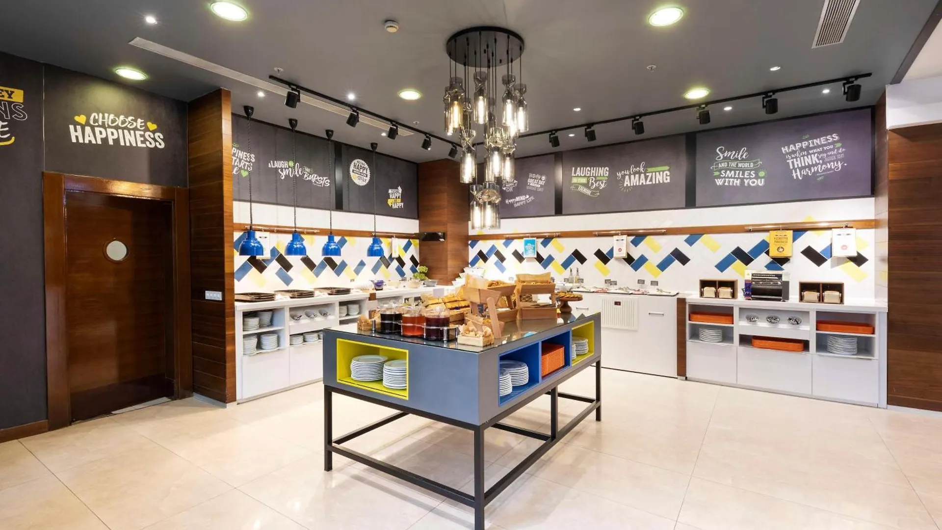מלון Hampton By Hilton Istanbul Kayasehir
