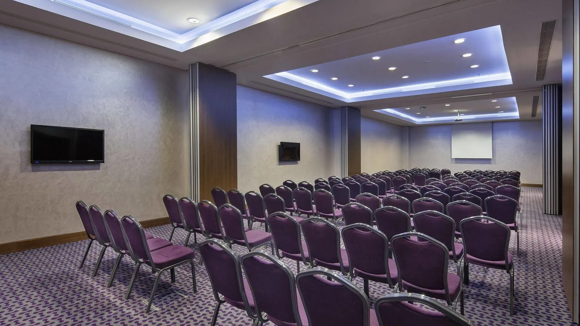 מלון Hampton By Hilton Istanbul Kayasehir