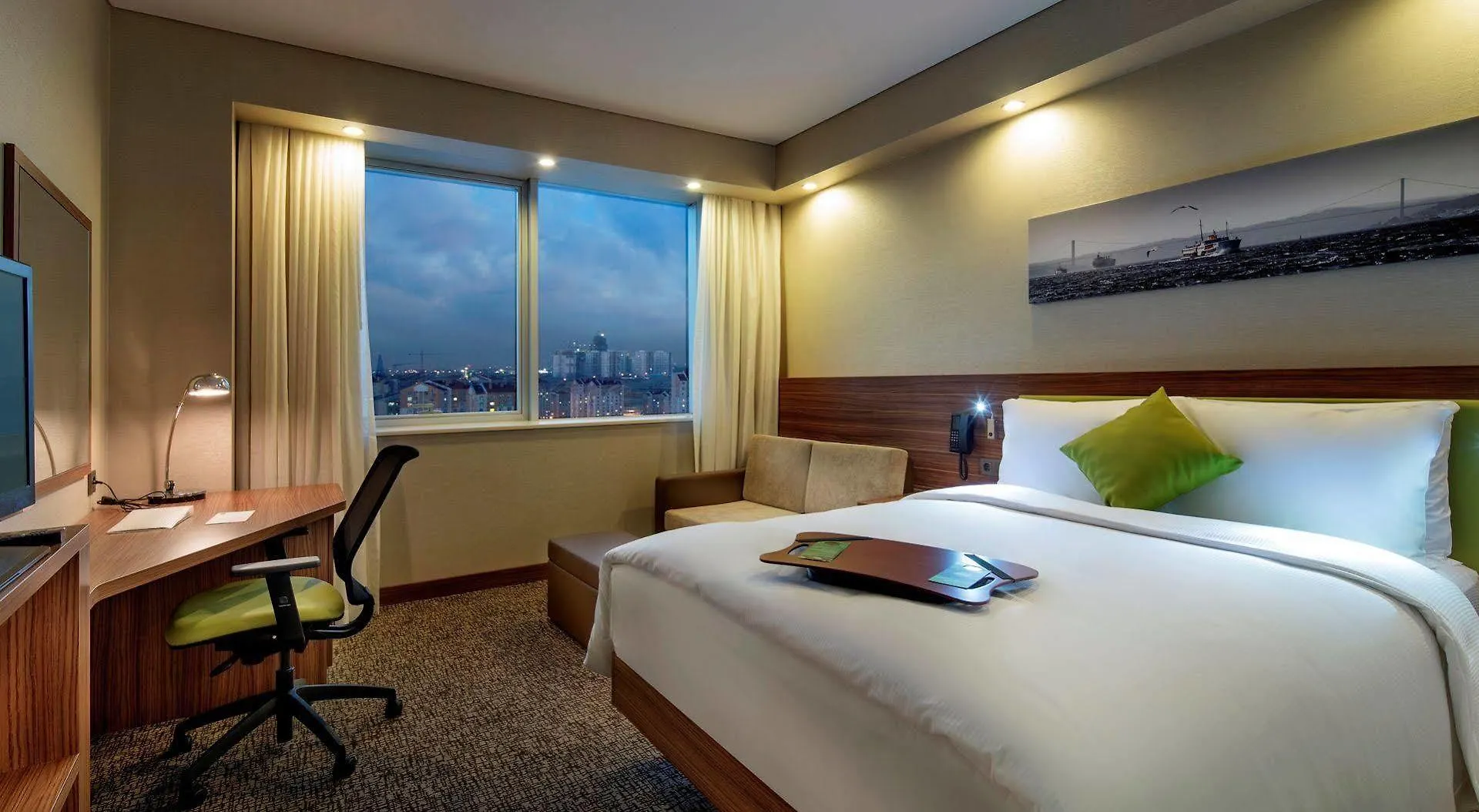 מלון Hampton By Hilton Istanbul Kayasehir